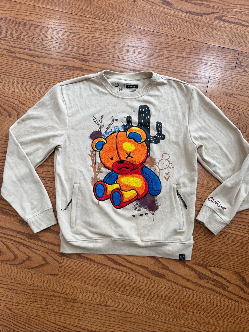 Civilized Bear Crewneck Mens
Size Large Tan Sweatshirt
